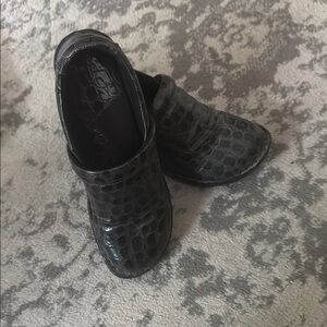 BOC by Born comfort clog.  Dark grey vegan alligator pattern.  9.5. 41